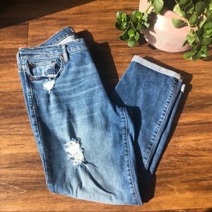 Gap 31S Real Straight Medium Wash Distressed Jean